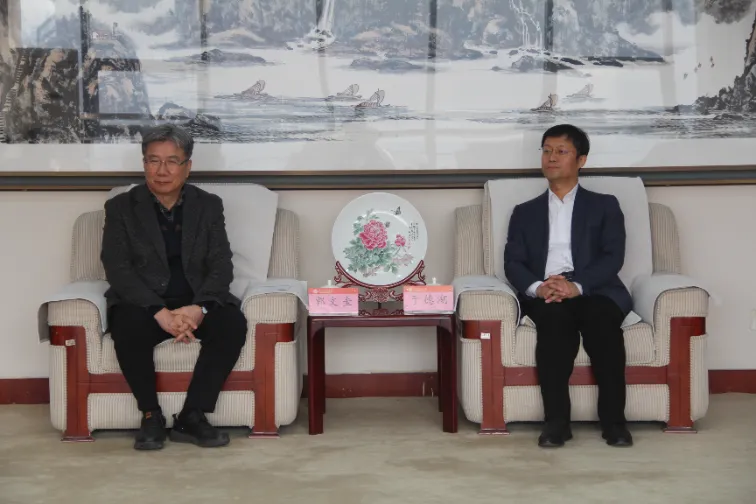 Shandong LANO coopera con el profesor KWAK, Moon Kyu, Ph.D. y el representante Liang Tongho de la Universidad Dongguk, Corea del Sur, para llevar a cabo intercambios y cooperación en el campo del control del ruido con la Universidad Shandong Jianzhu